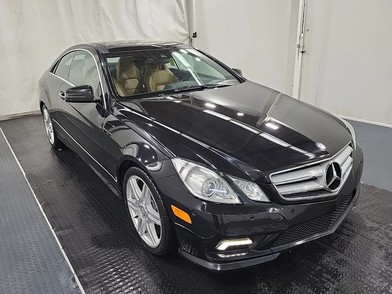 Mercedes-Benz E 350 4MATIC* HARMAN/KARDON* ПОДГРЕВ* KEYLESS* , снимка 2 - Автомобили и джипове - 56121213