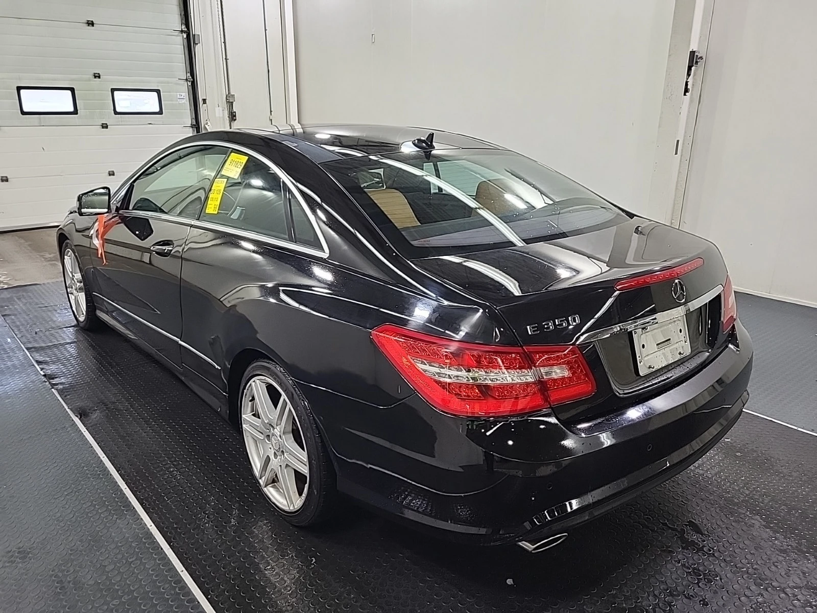 Mercedes-Benz E 350 4MATIC* HARMAN/KARDON* ПОДГРЕВ* KEYLESS* , снимка 4 - Автомобили и джипове - 56121213