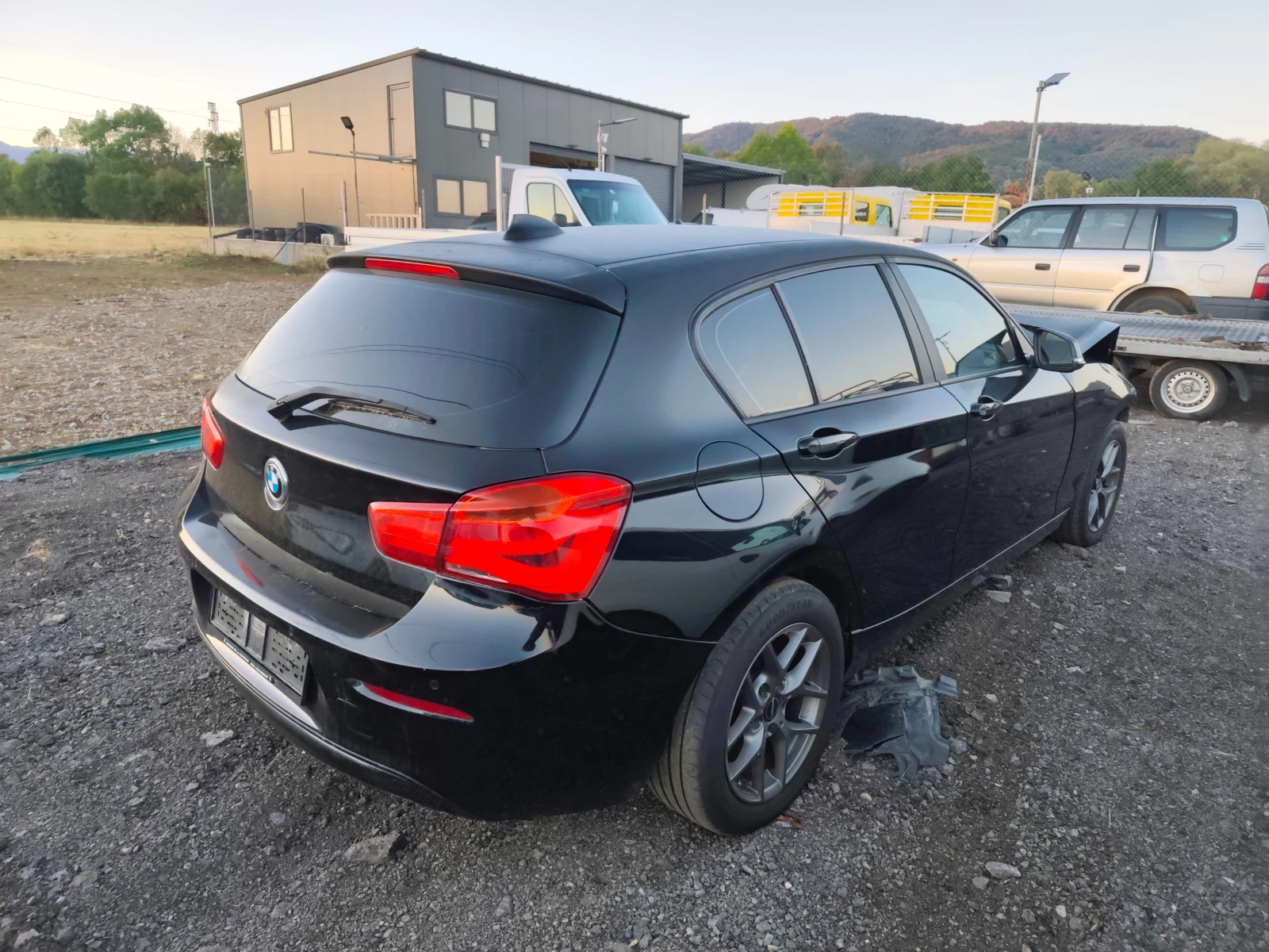 BMW 118 118d xDrive на части