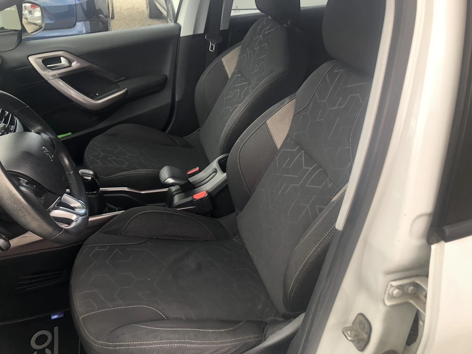 Peugeot 2008, снимка 13 - Автомобили и джипове - 56188686