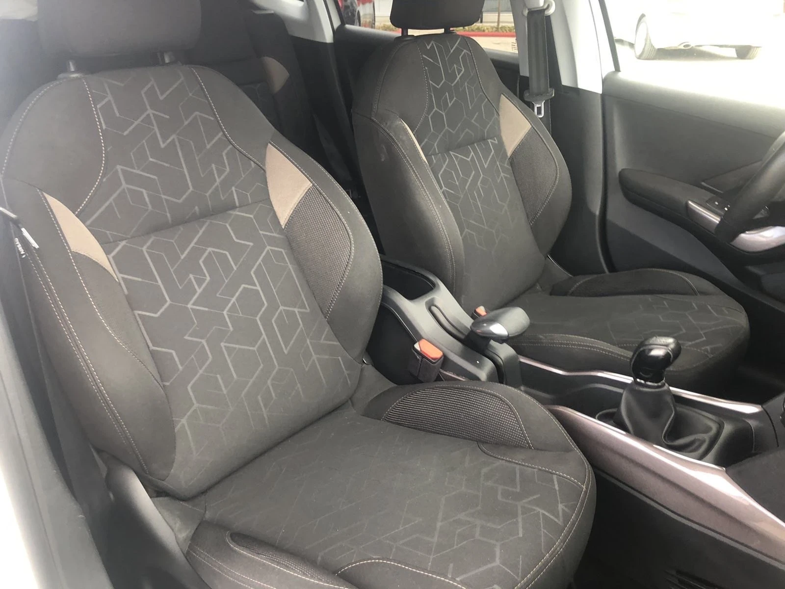 Peugeot 2008, снимка 10 - Автомобили и джипове - 56188686