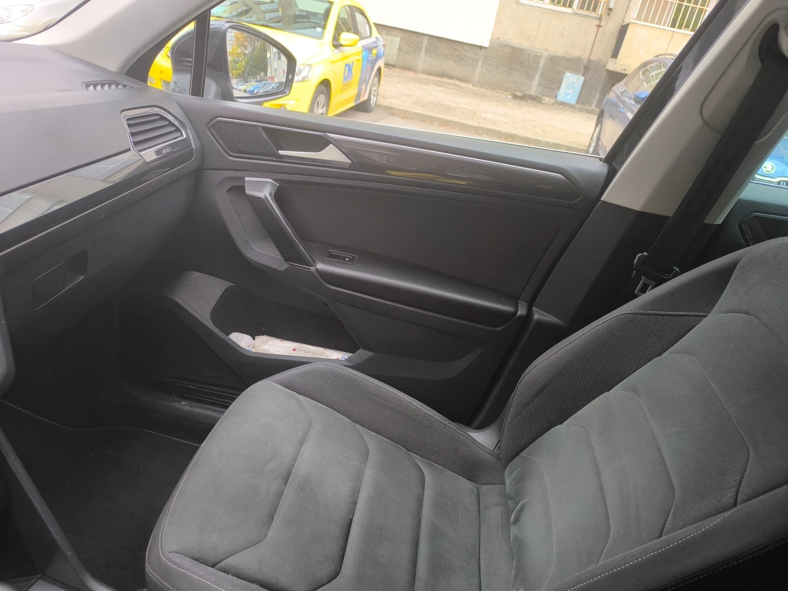VW Tiguan, снимка 9 - Автомобили и джипове - 56657916