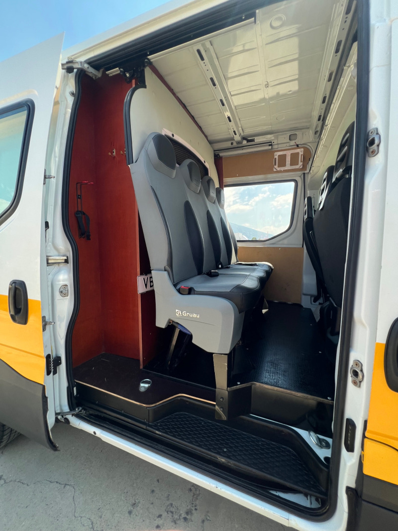 Iveco Daily 35c14 / Двойна гума / 7-места / Клима / 244 477км , снимка 9 - Бусове и автобуси - 46277157