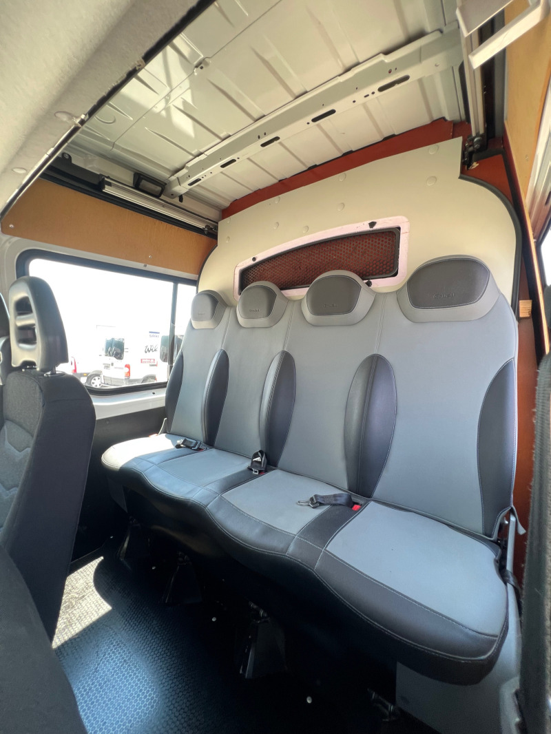 Iveco Daily 35c14 / Двойна гума / 7-места / Клима / 244 477км , снимка 10 - Бусове и автобуси - 46277157