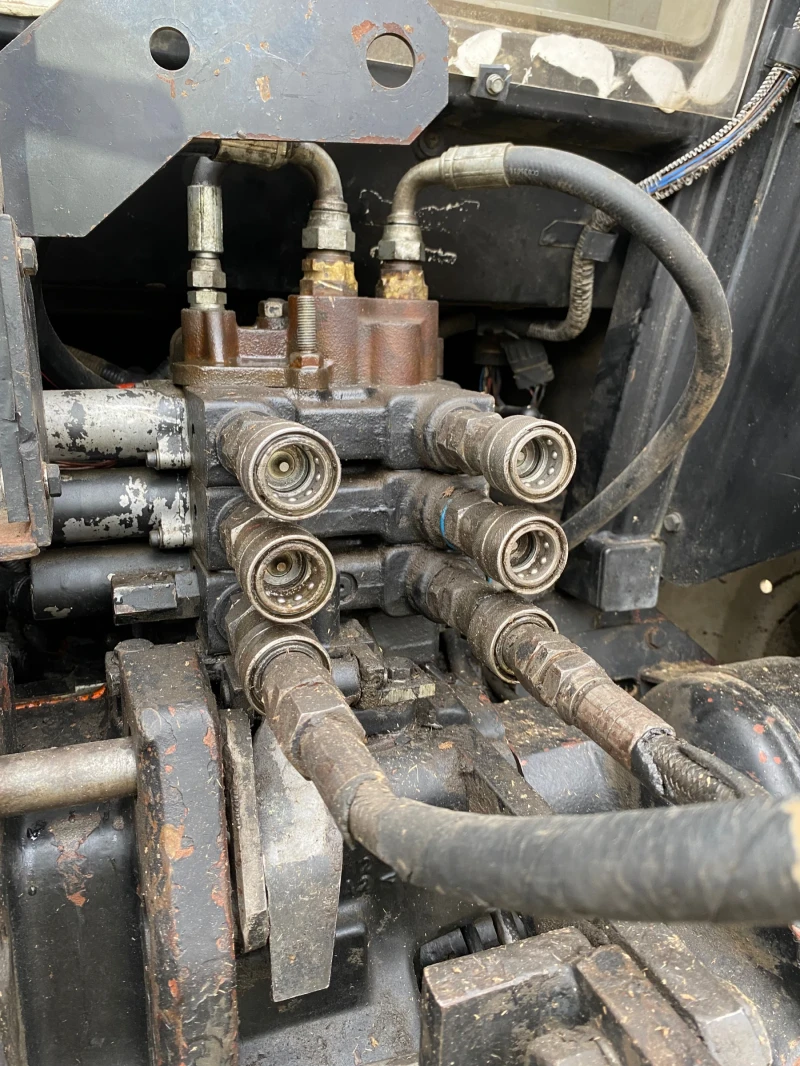 Трактор CASE IH 5150(132кс) с челен товарач КЛИМАТИК/ БАРТЕР, снимка 6 - Селскостопанска техника - 52671694