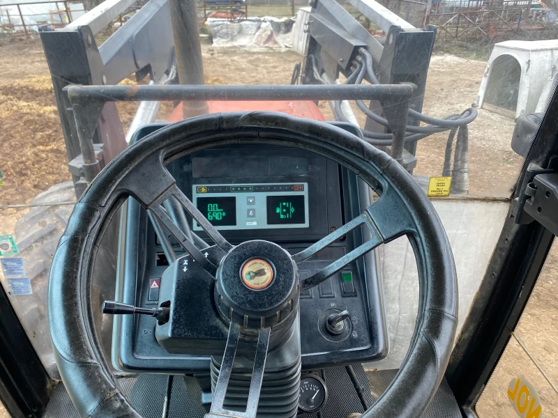 Трактор CASE IH 5150(132кс) с челен товарач КЛИМАТИК/ БАРТЕР, снимка 13 - Селскостопанска техника - 52671694