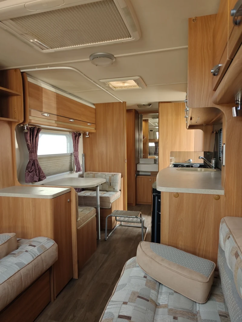 Каравана Swift Corniche 17/4, снимка 5 - Каравани и кемпери - 53081952