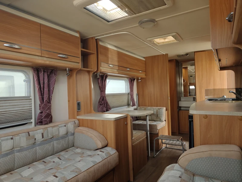 Каравана Swift Corniche 17/4, снимка 7 - Каравани и кемпери - 53081952