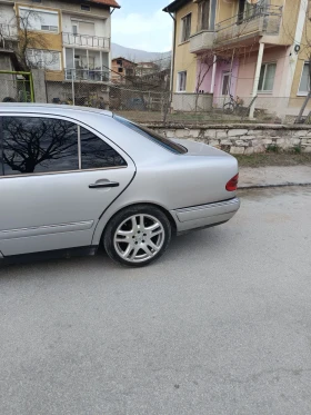 Mercedes-Benz E 250, снимка 3