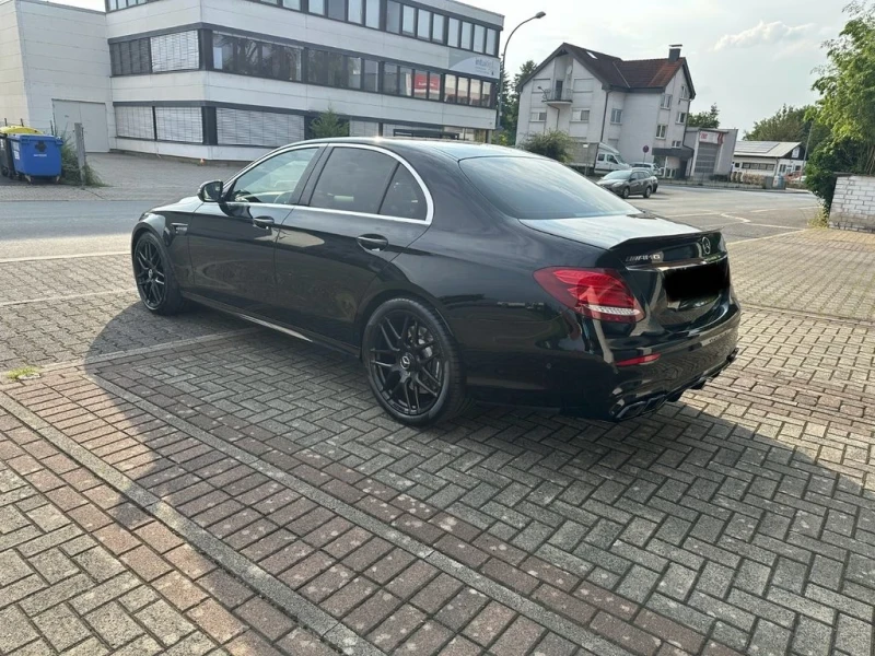 Mercedes-Benz E 350 4MATIC/63AMG OPTIC/FULL/ОЧАКВАН ВНОС, снимка 4 - Автомобили и джипове - 46840789