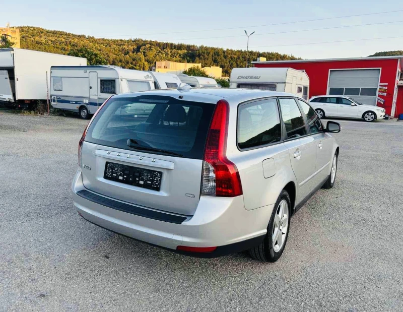 Volvo V50 1.6D КАТО НОВА, снимка 3 - Автомобили и джипове - 46850065