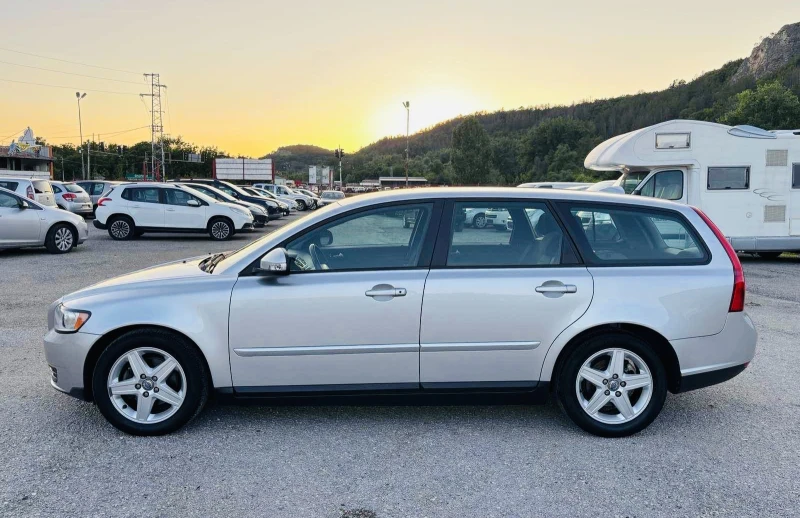 Volvo V50 1.6D КАТО НОВА, снимка 6 - Автомобили и джипове - 46850065