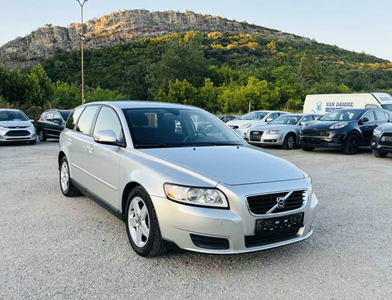 Volvo V50 1.6D КАТО НОВА, снимка 1 - Автомобили и джипове - 46850065