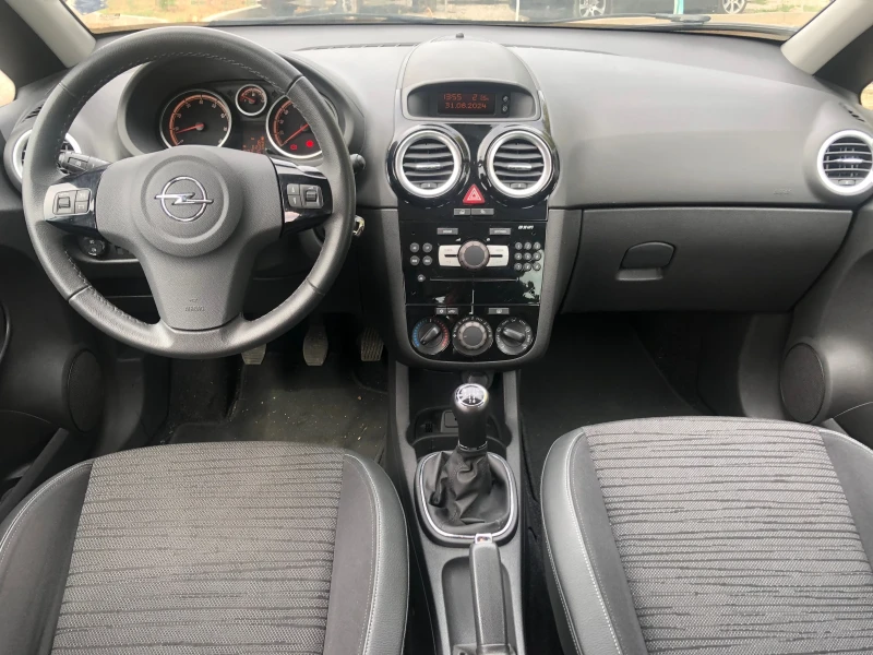 Opel Corsa 1.4 , снимка 11 - Автомобили и джипове - 47085953