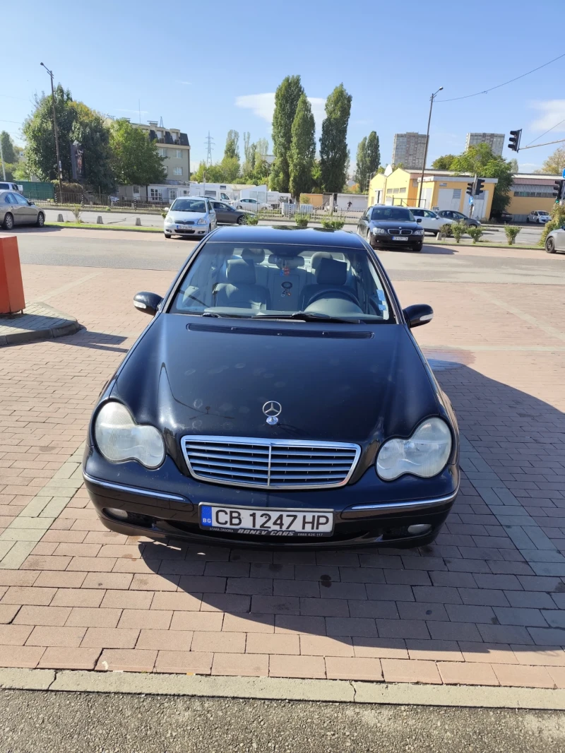 Mercedes-Benz C 220 Седан, снимка 13 - Автомобили и джипове - 47522788