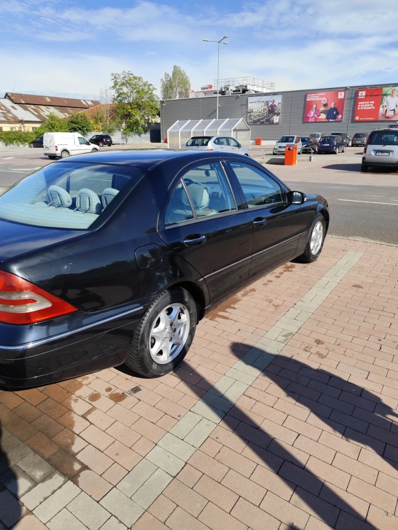 Mercedes-Benz C 220 Седан, снимка 9 - Автомобили и джипове - 47522788