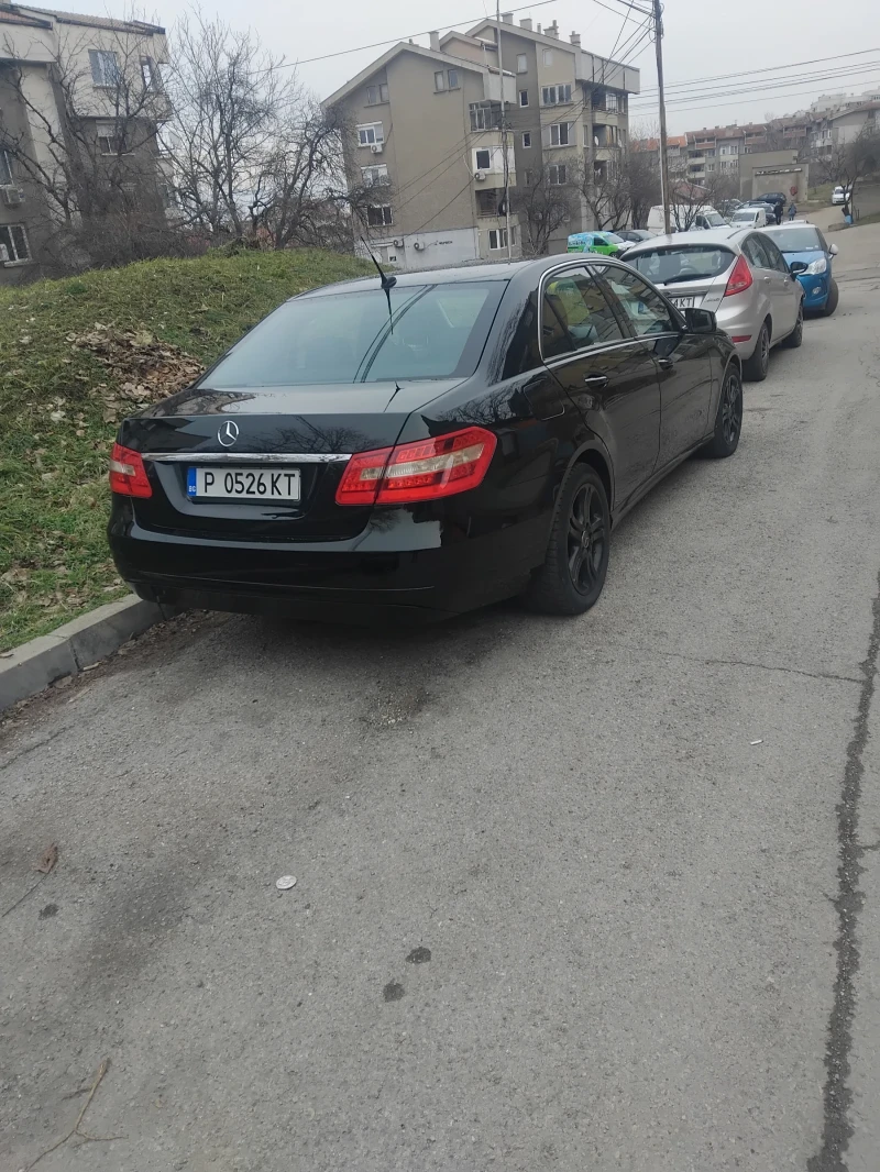 Mercedes-Benz E 220, снимка 2 - Автомобили и джипове - 49555840