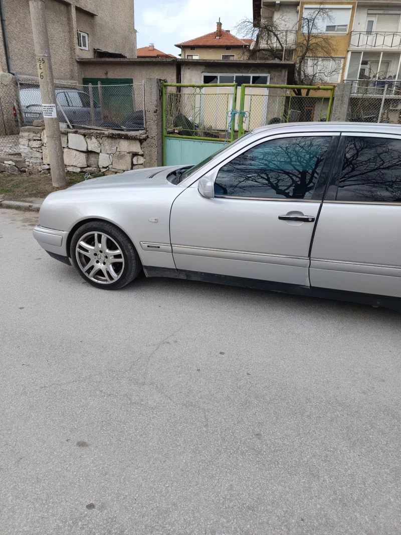 Mercedes-Benz E 250, снимка 5 - Автомобили и джипове - 49517830