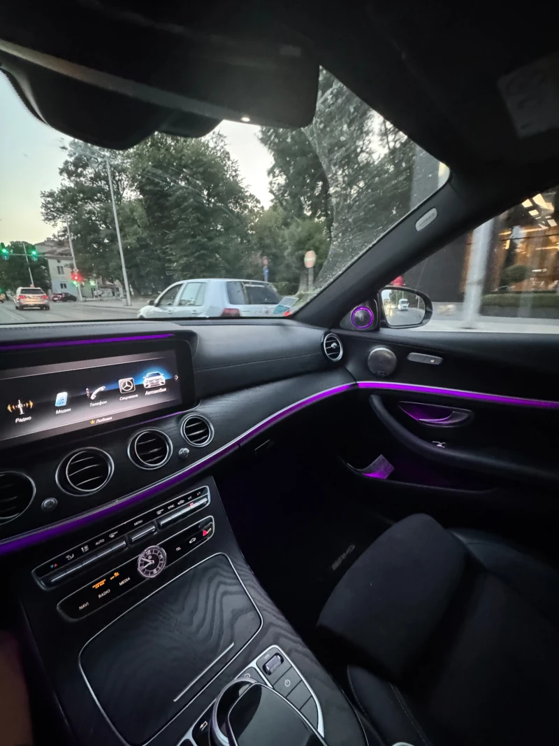 Mercedes-Benz E 220, снимка 7 - Автомобили и джипове - 51122393