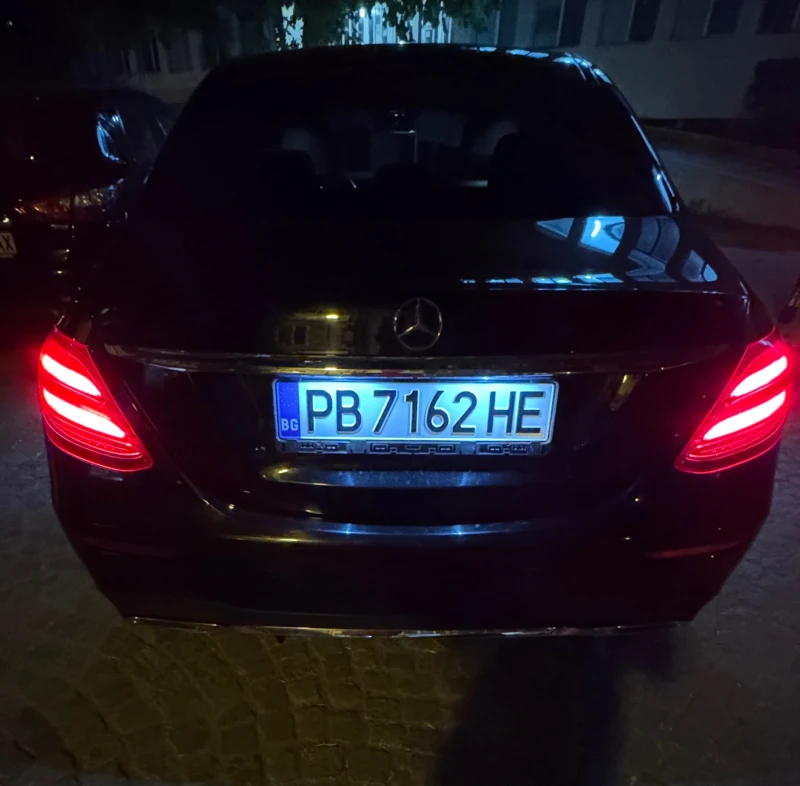 Mercedes-Benz E 220, снимка 5 - Автомобили и джипове - 51122393