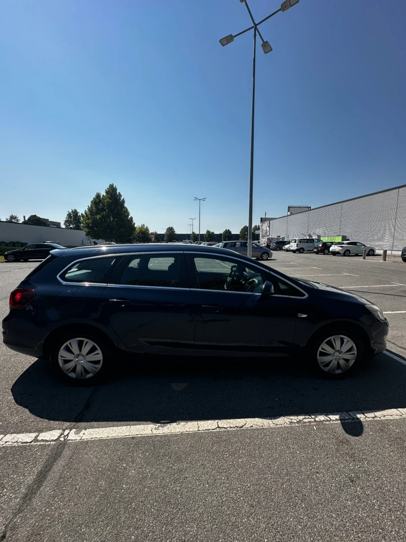 Opel Astra Sports Tourer , снимка 4 - Автомобили и джипове - 51441749