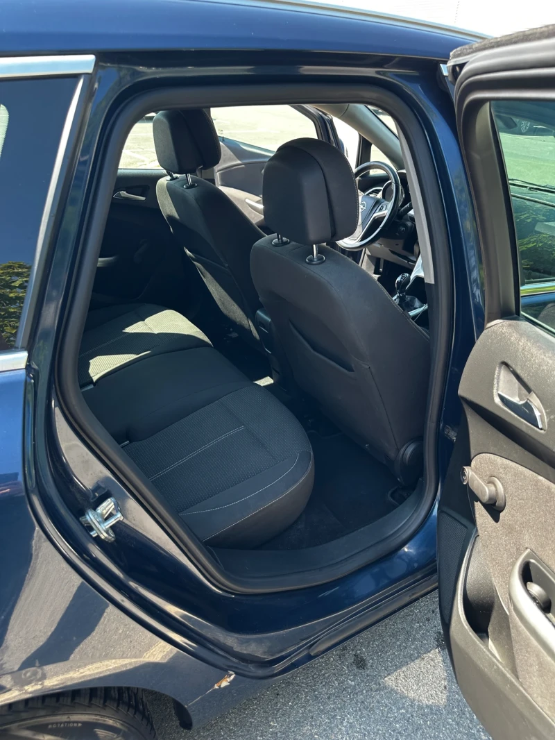 Opel Astra Sports Tourer , снимка 12 - Автомобили и джипове - 51441749