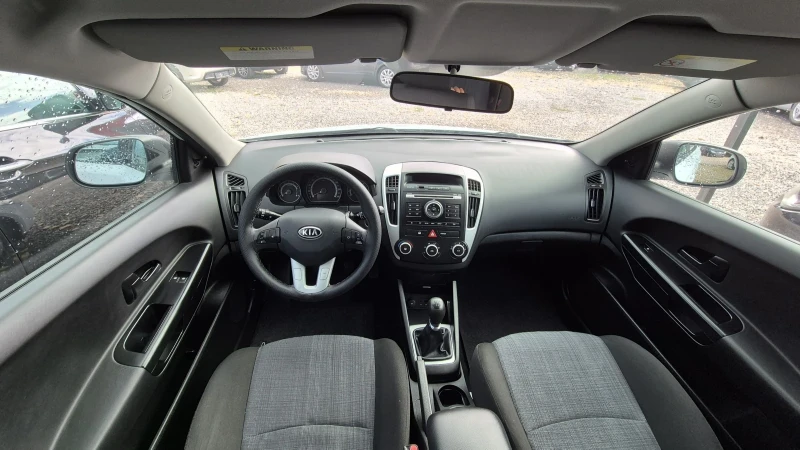 Kia Ceed 1.4, снимка 10 - Автомобили и джипове - 52017235
