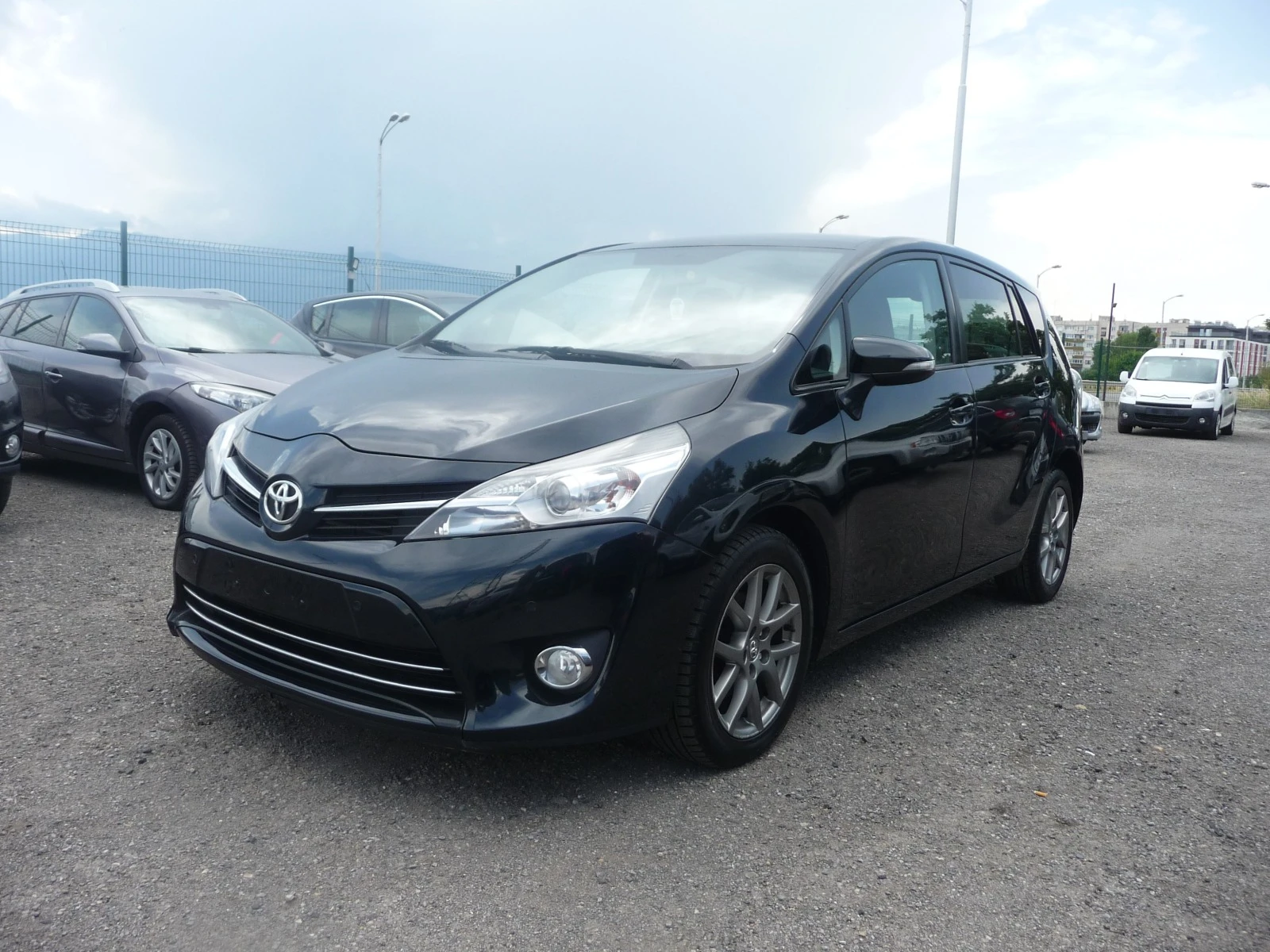 Toyota Verso 2.0D-4D НАВИ-КАМЕРА-7 МЕСТА-ПЕРФЕКТНА - изображение 2