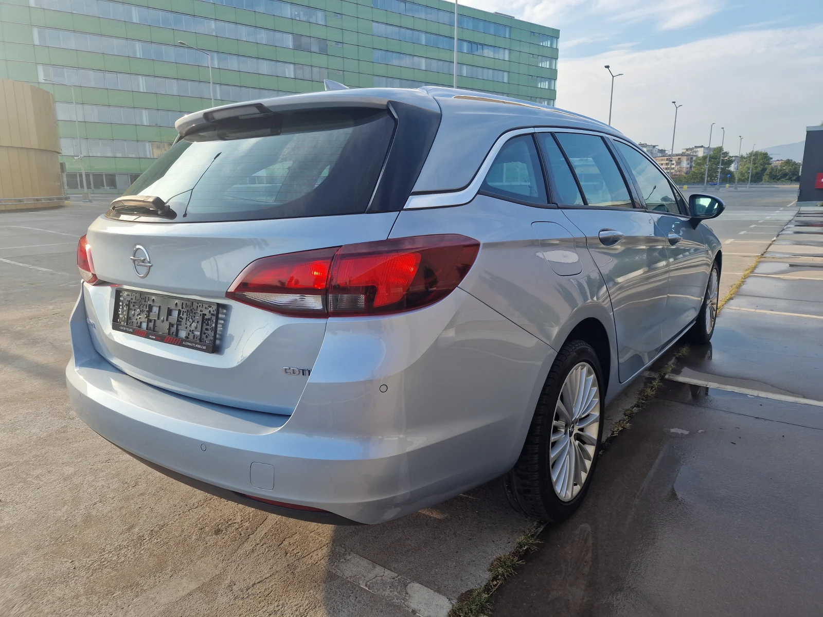 Opel Astra 1.6 CDTI Sports Tourer - изображение 5