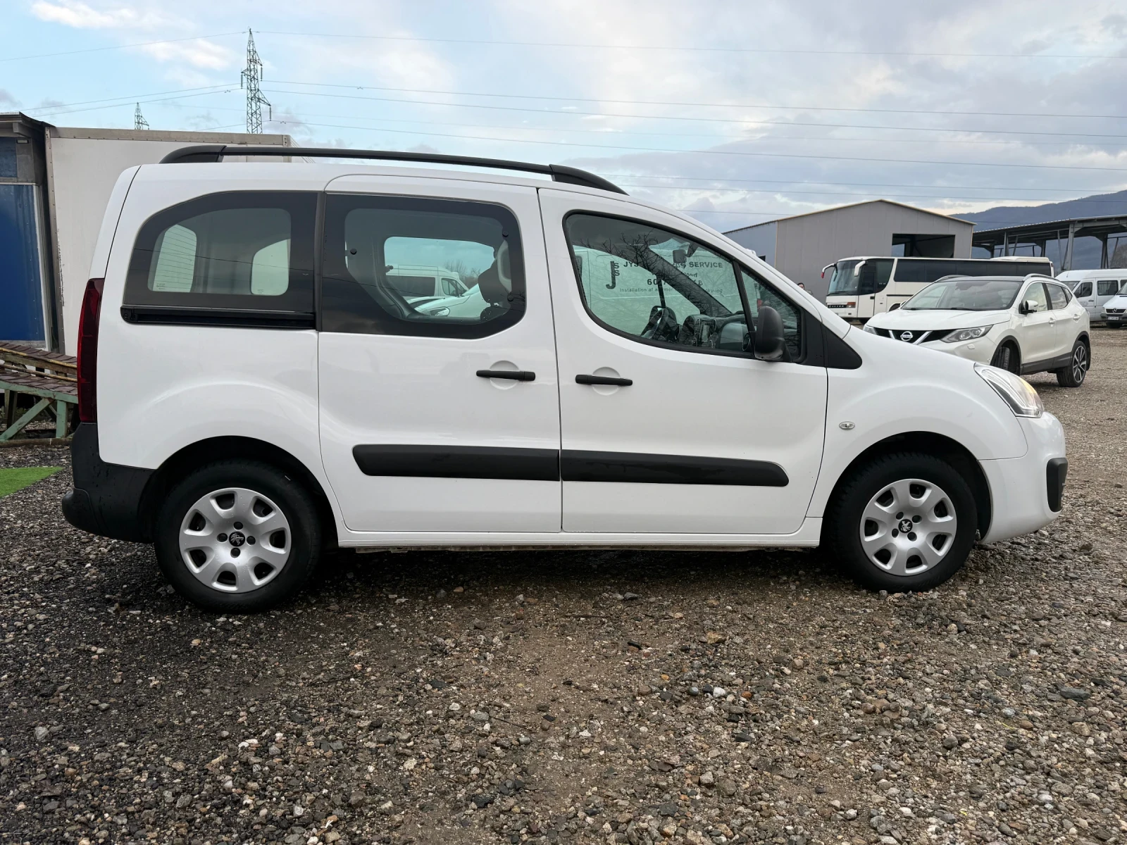 Peugeot Partner Tepee / 1.6 BlueHDI / Auto, снимка 6 - Автомобили и джипове - 53726626