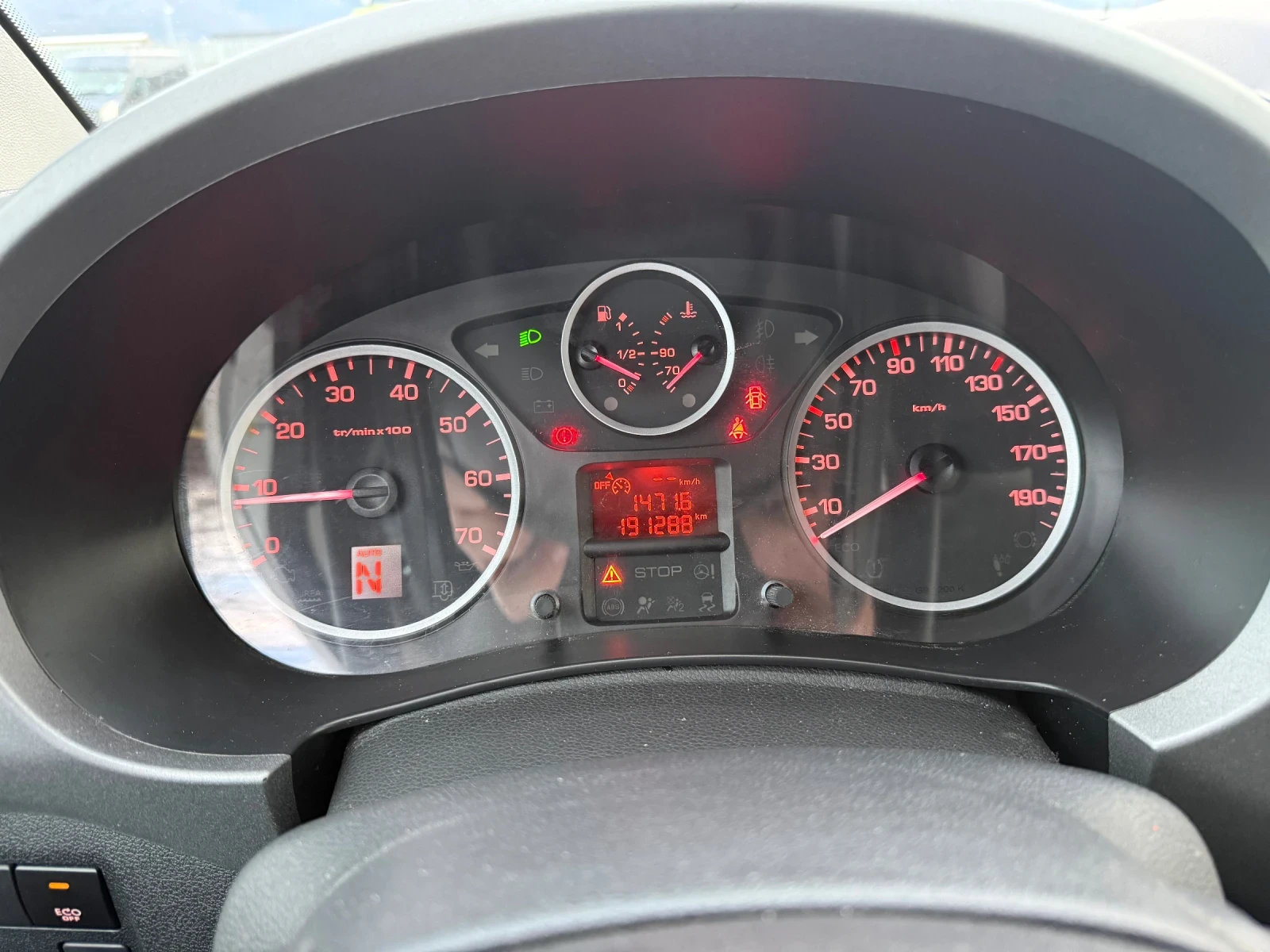 Peugeot Partner Tepee / 1.6 BlueHDI / Auto, снимка 17 - Автомобили и джипове - 53726626