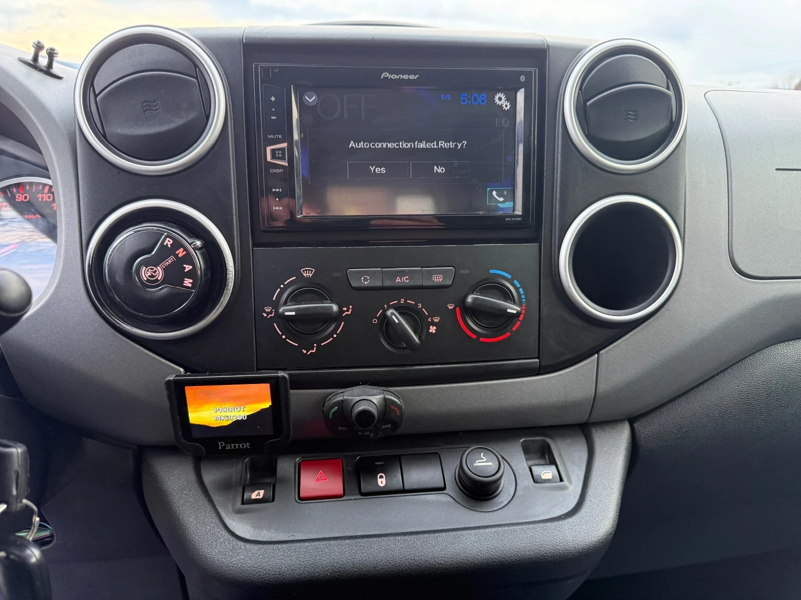 Peugeot Partner Tepee / 1.6 BlueHDI / Auto, снимка 15 - Автомобили и джипове - 53726626