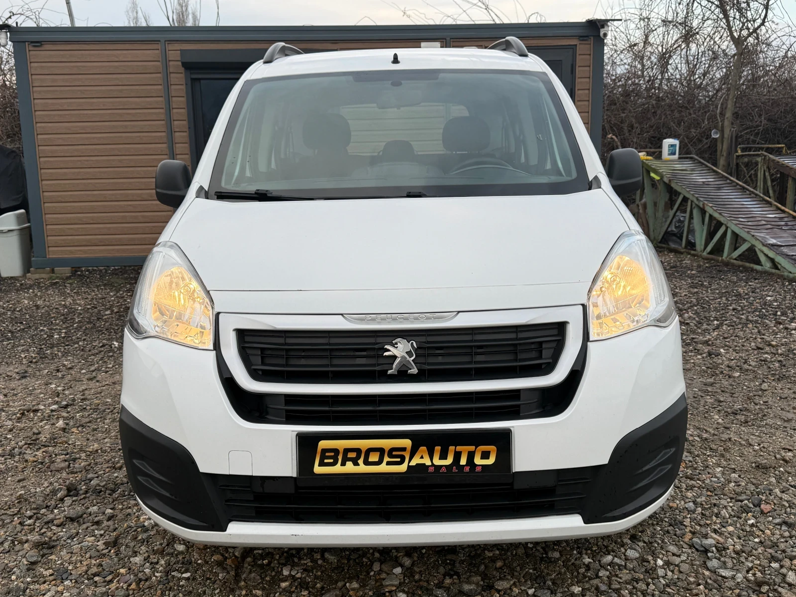 Peugeot Partner Tepee / 1.6 BlueHDI / Auto, снимка 8 - Автомобили и джипове - 53726626