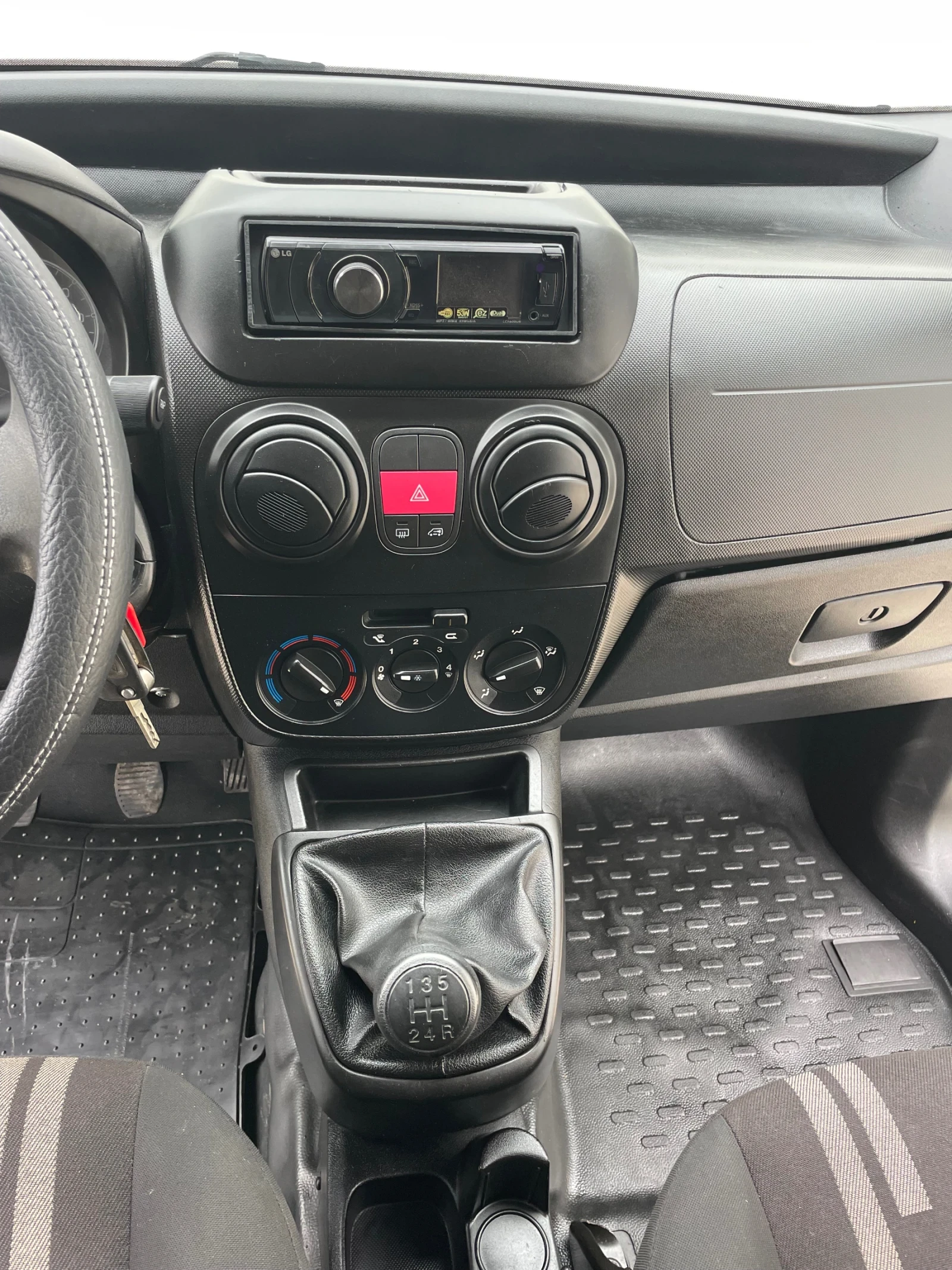 Fiat Fiorino 1.3D-75к.с., снимка 13 - Автомобили и джипове - 53810339