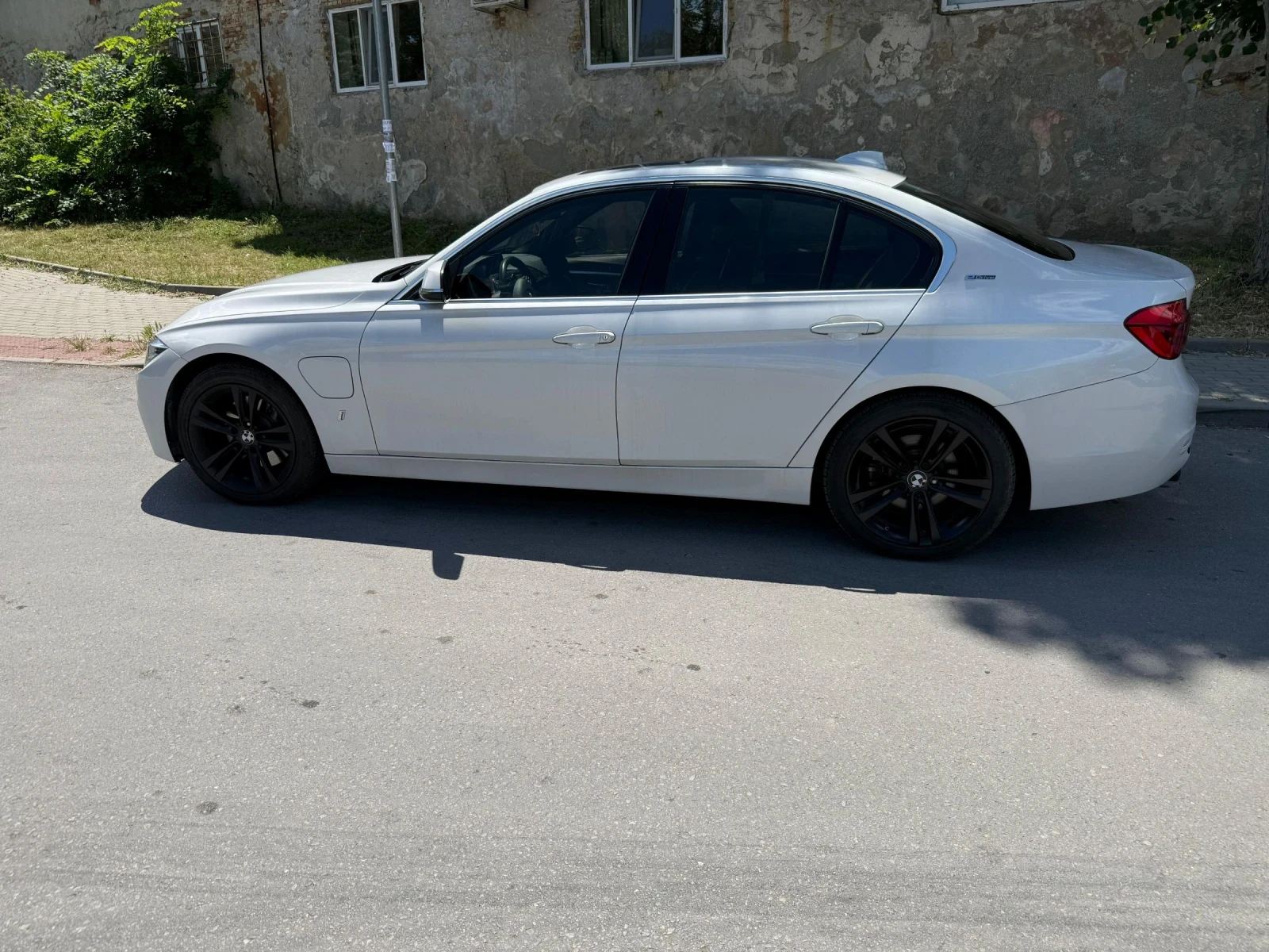 BMW 330 E IPerfomance Full, снимка 3 - Автомобили и джипове - 54229223