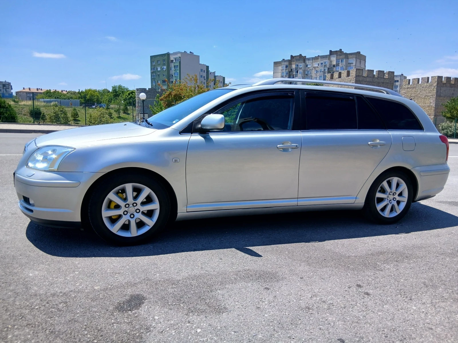 Toyota Avensis 1.8, снимка 4 - Автомобили и джипове - 55001896