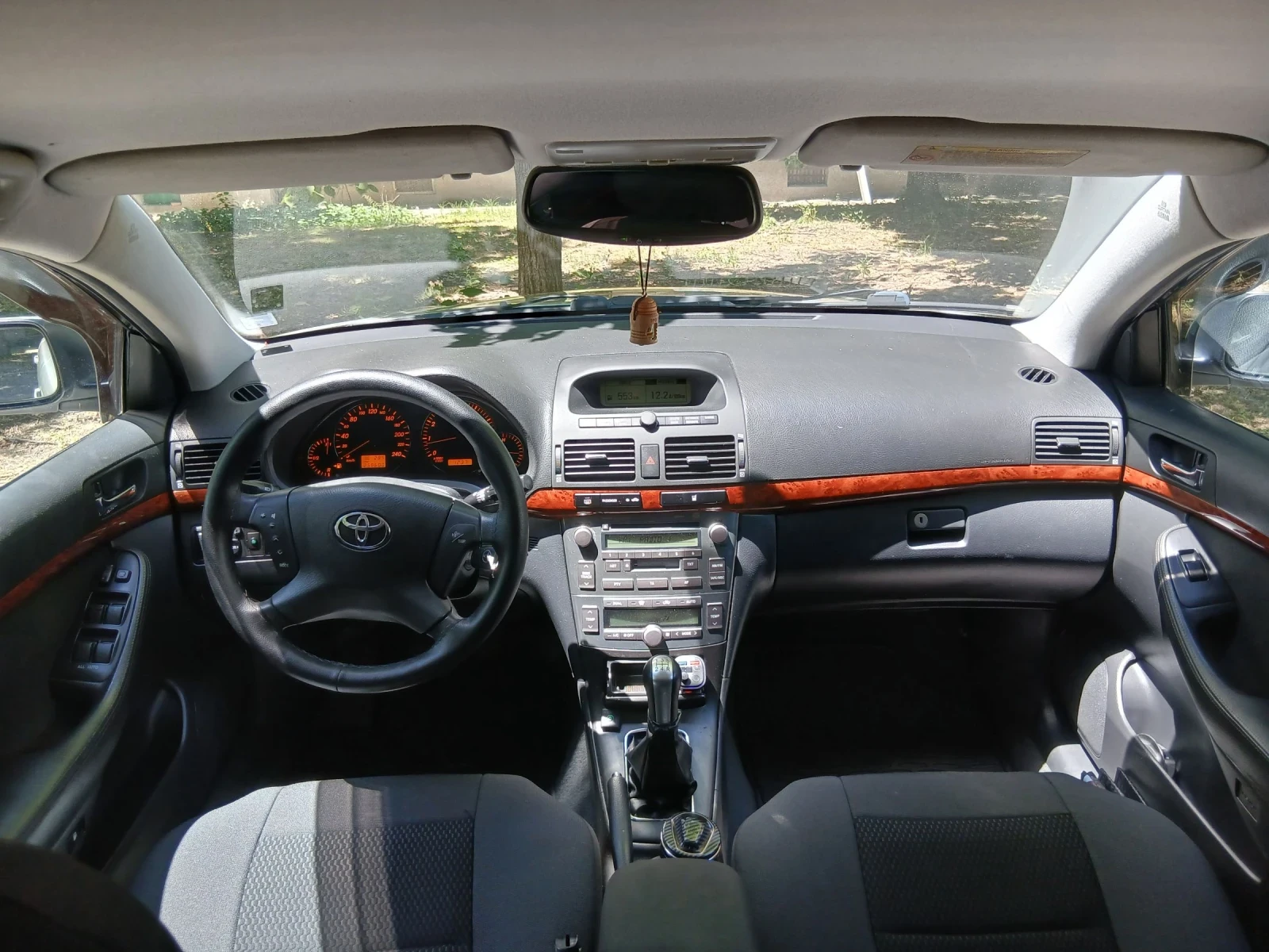 Toyota Avensis 1.8, снимка 15 - Автомобили и джипове - 55001896