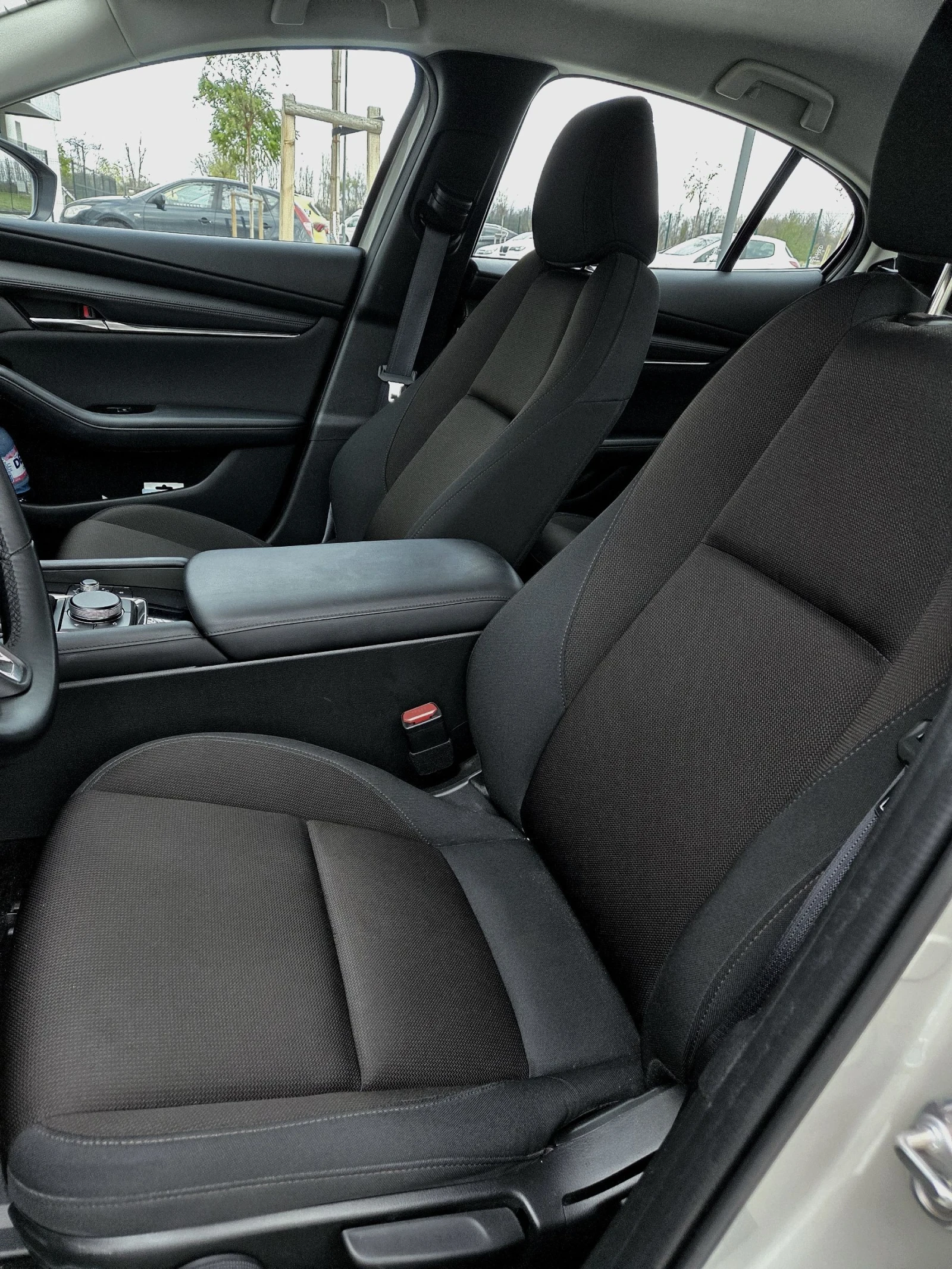 Mazda 3 Skyactiv-e Mild Hybrid, снимка 10 - Автомобили и джипове - 55424299