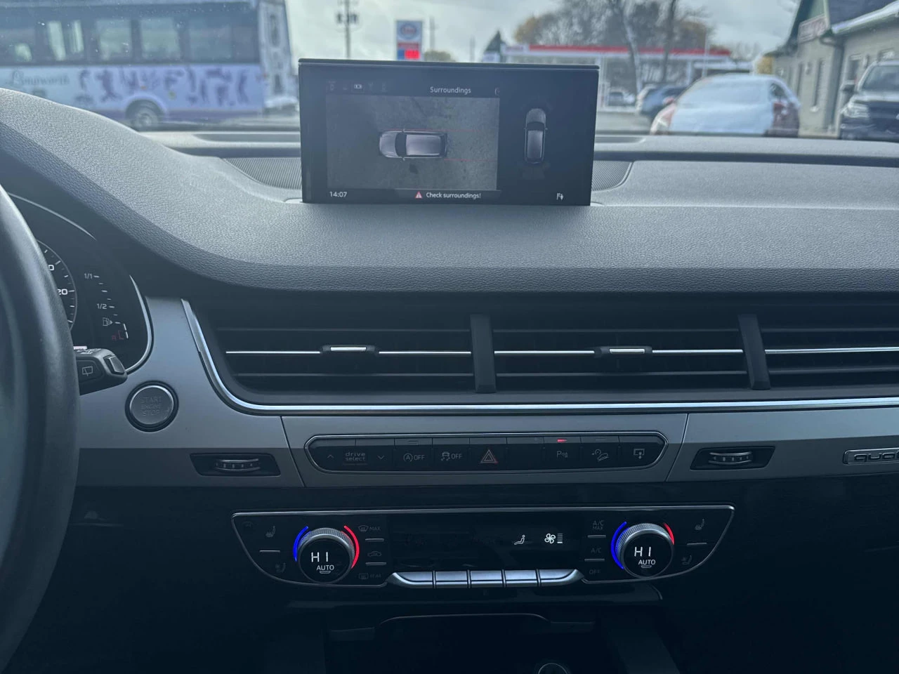 Audi Q7 * АВТО КРЕДИТ* ЦЕНА ДО БГ * СЕРВИЗНА ИСТОРИЯ *  - изображение 6