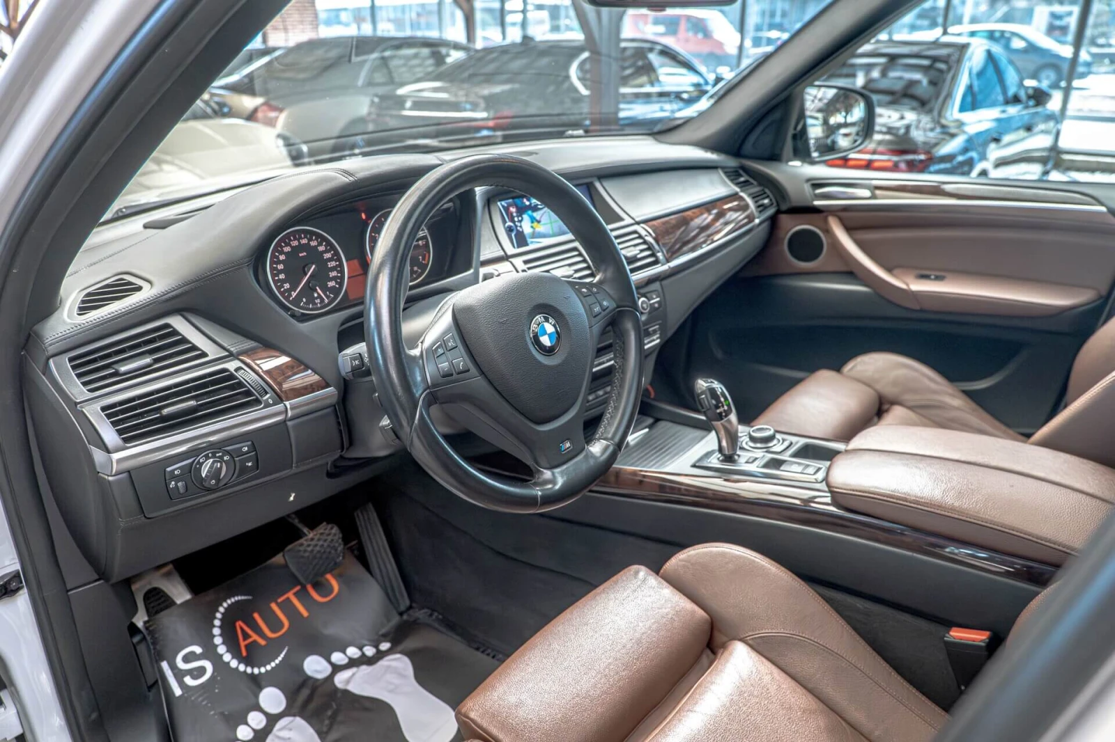 BMW X5 50i/HuD/Soft Close/Камера 180/Lane Assist/Панорама, снимка 6 - Автомобили и джипове - 53821402