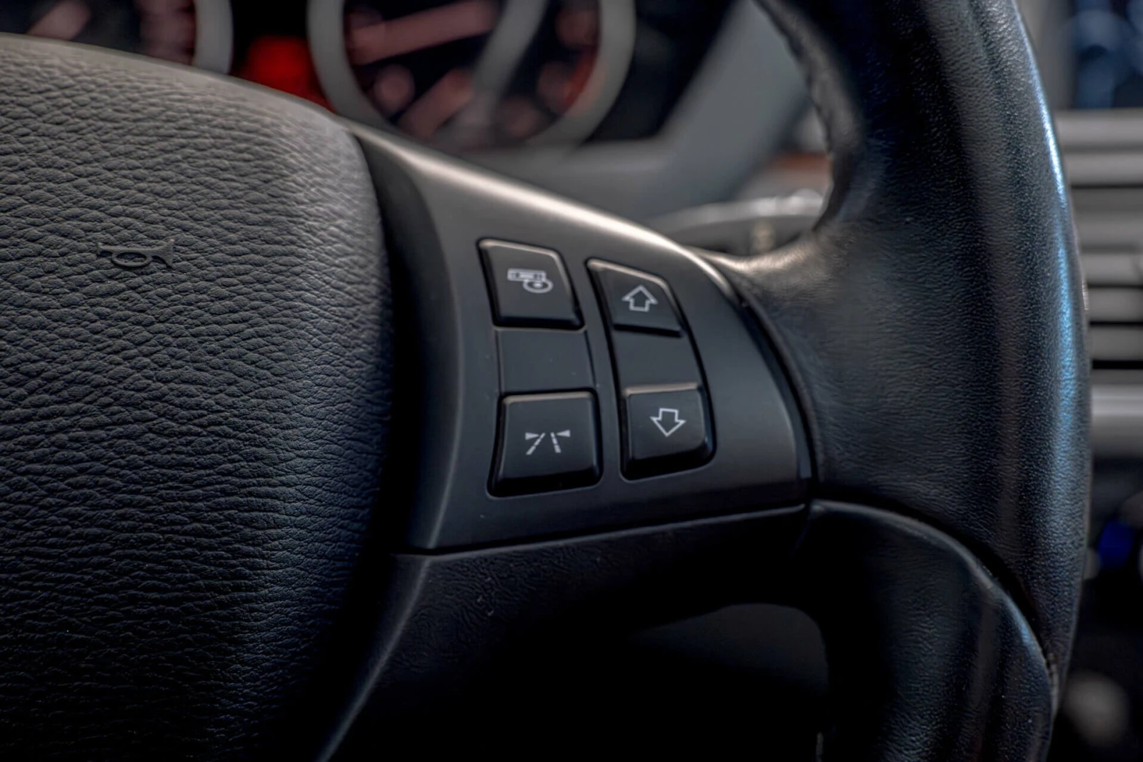 BMW X5 50i/HuD/Soft Close/Камера 180/Lane Assist/Панорама, снимка 8 - Автомобили и джипове - 53821402