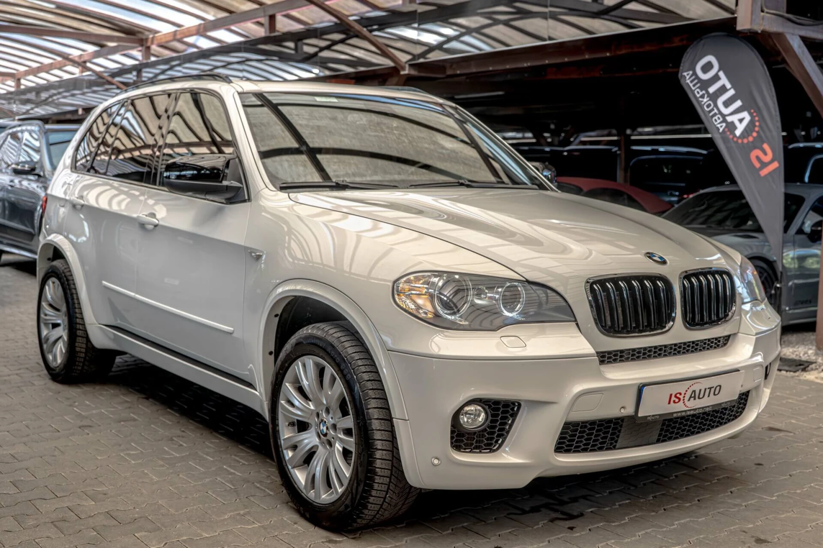 BMW X5 50i/HuD/Soft Close/Камера 180/Lane Assist/Панорама, снимка 2 - Автомобили и джипове - 53821402