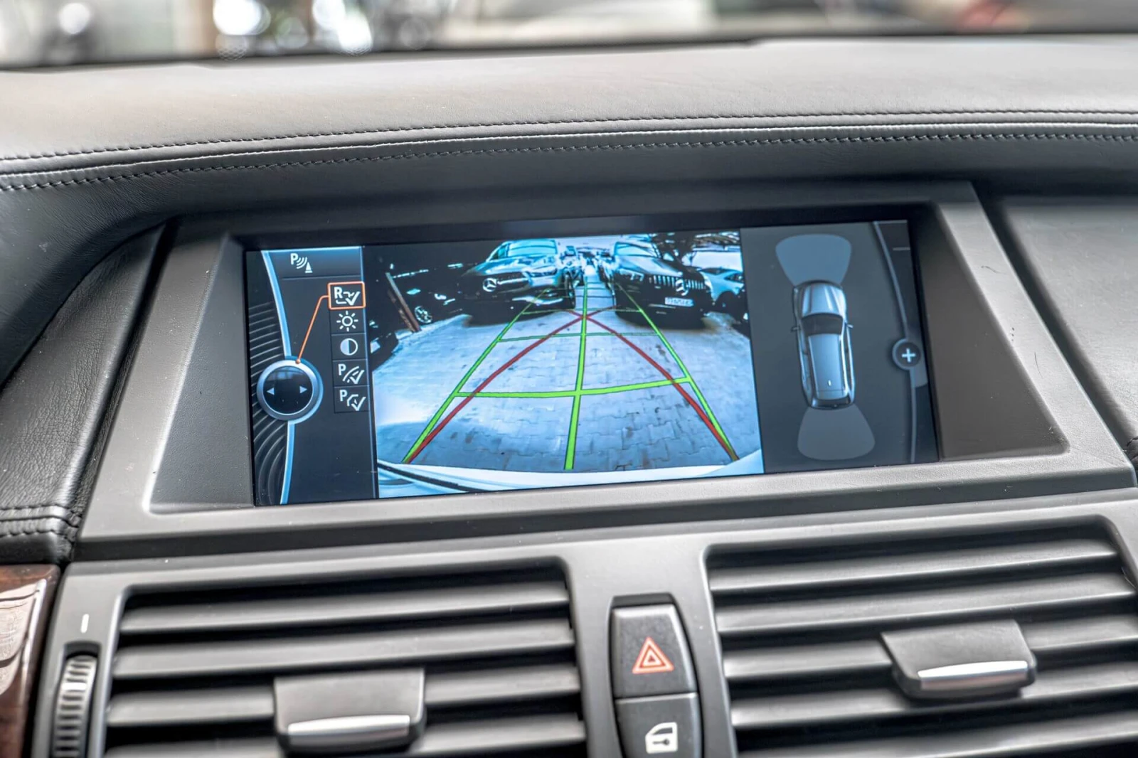 BMW X5 50i/HuD/Soft Close/Камера 180/Lane Assist/Панорама, снимка 13 - Автомобили и джипове - 53821402