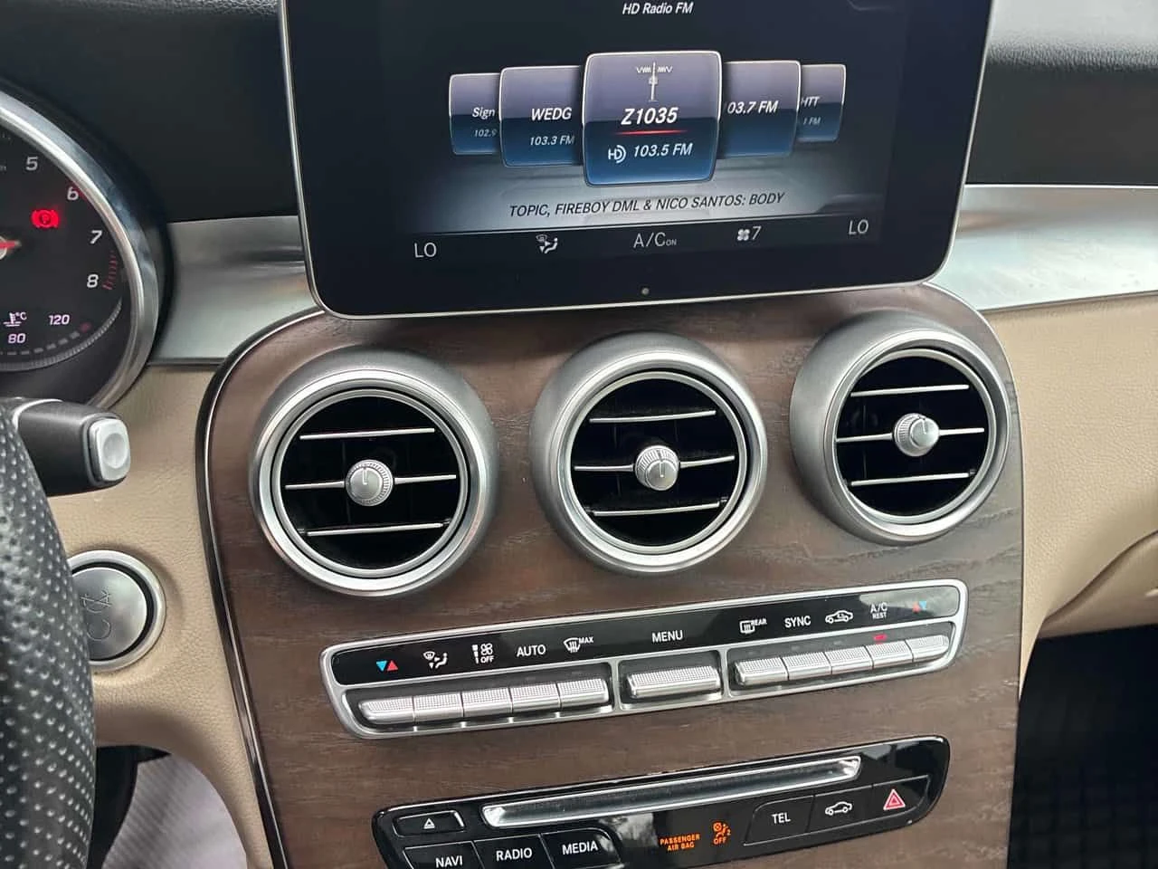 Mercedes-Benz GLC 300 4MATIC * ГЛАВНО ПРЕДСТАВИТЕЛСТВО НА MERCEDES* , снимка 9 - Автомобили и джипове - 54566704