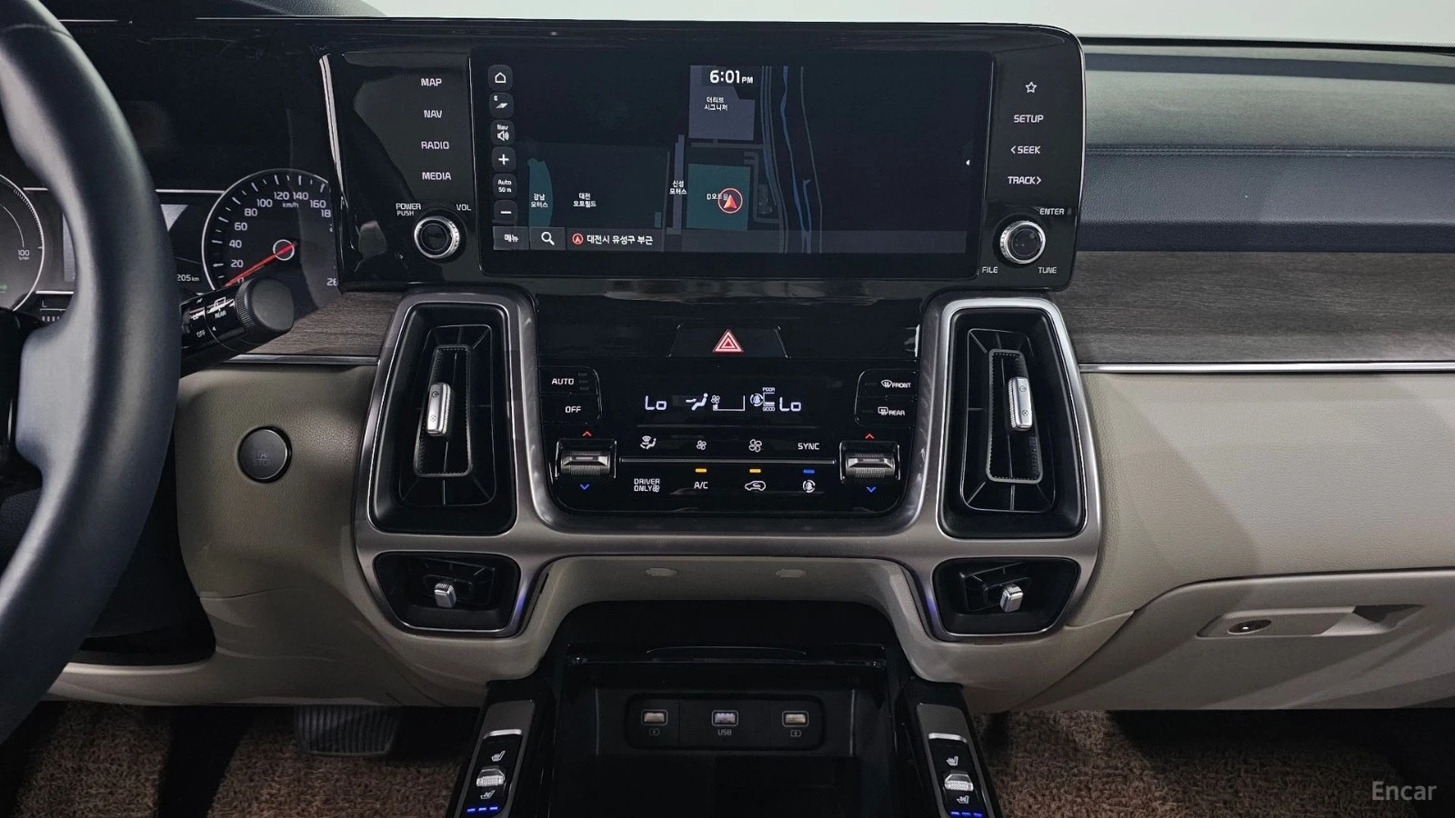 Kia Sorento HEV 1.6 4WD Prestige* КОЖА* ОБДУХВ* НАВИ, снимка 15 - Автомобили и джипове - 55512396
