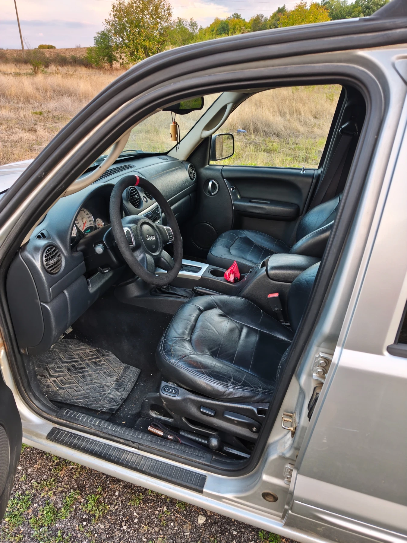 Jeep Cherokee, снимка 6 - Автомобили и джипове - 56466721