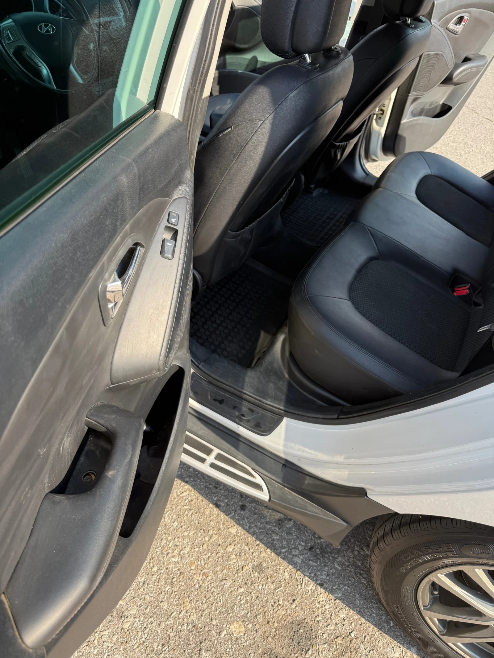 Hyundai IX35 2.0 CRDI 4x4, снимка 12 - Автомобили и джипове - 56568824