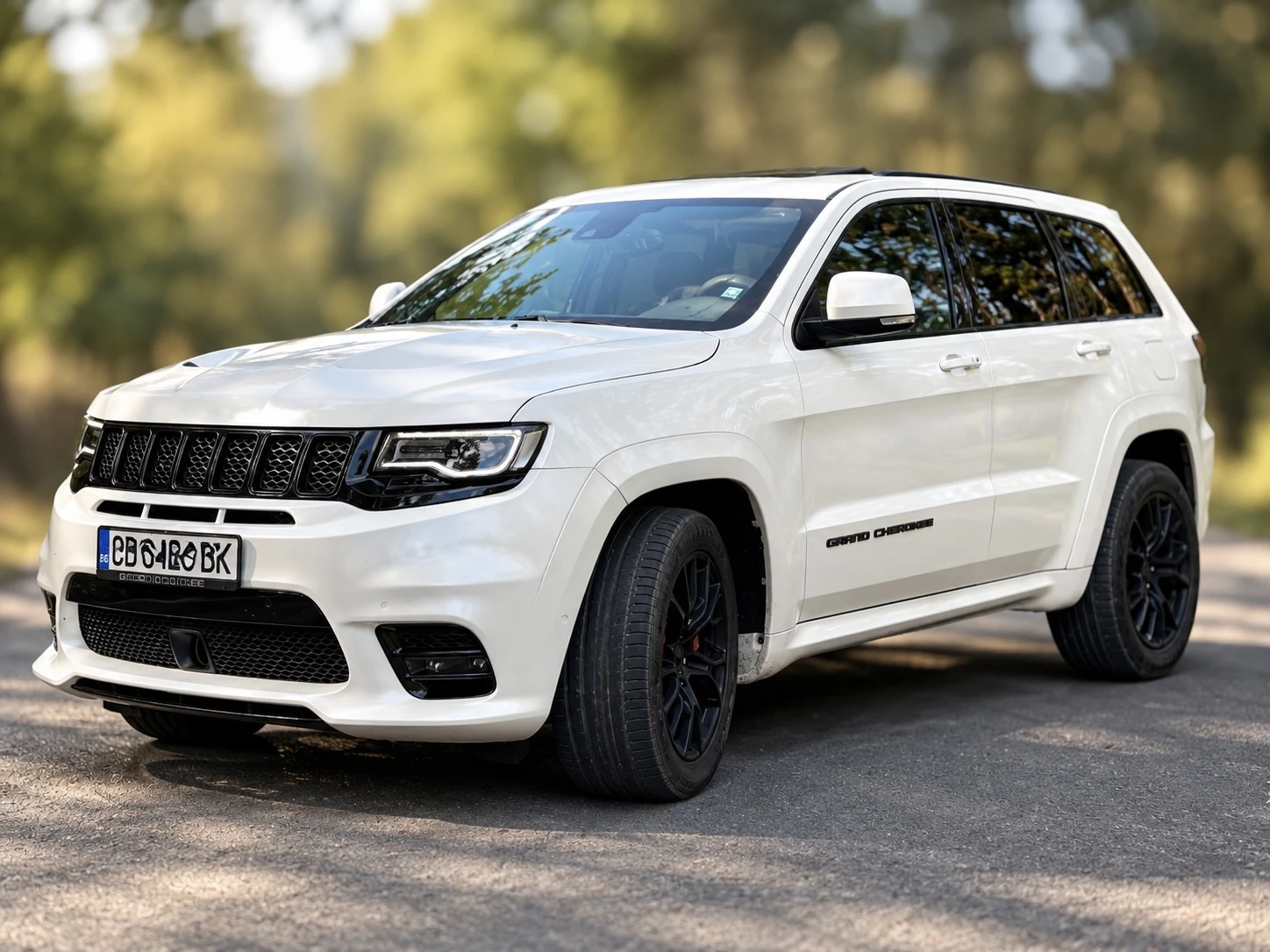 Jeep Grand cherokee 6.4 SRT, снимка 3 - Автомобили и джипове - 56719498
