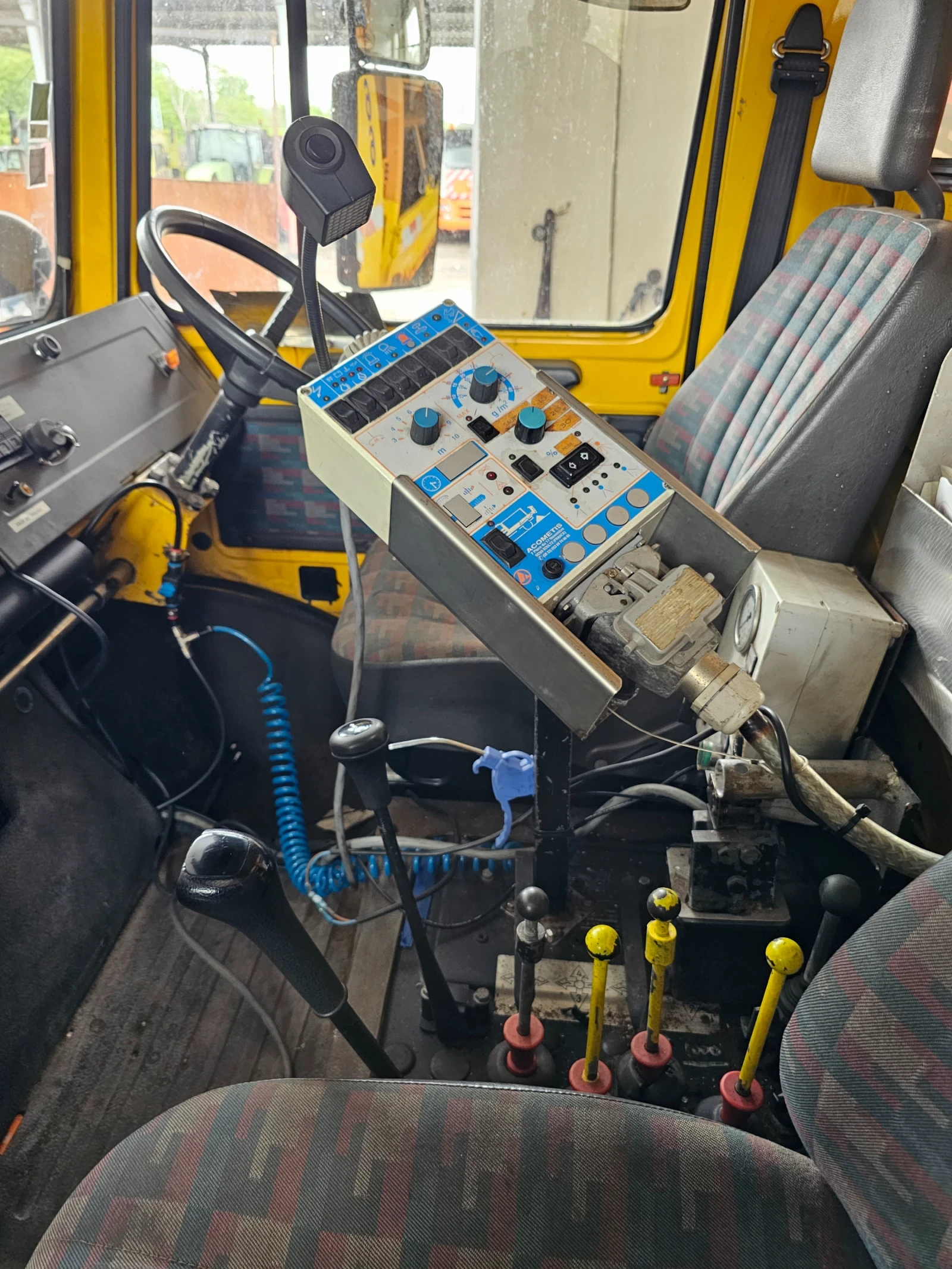 Mercedes-Benz UNIMOG U1650 самосвал снегорин 4х4  - изображение 9