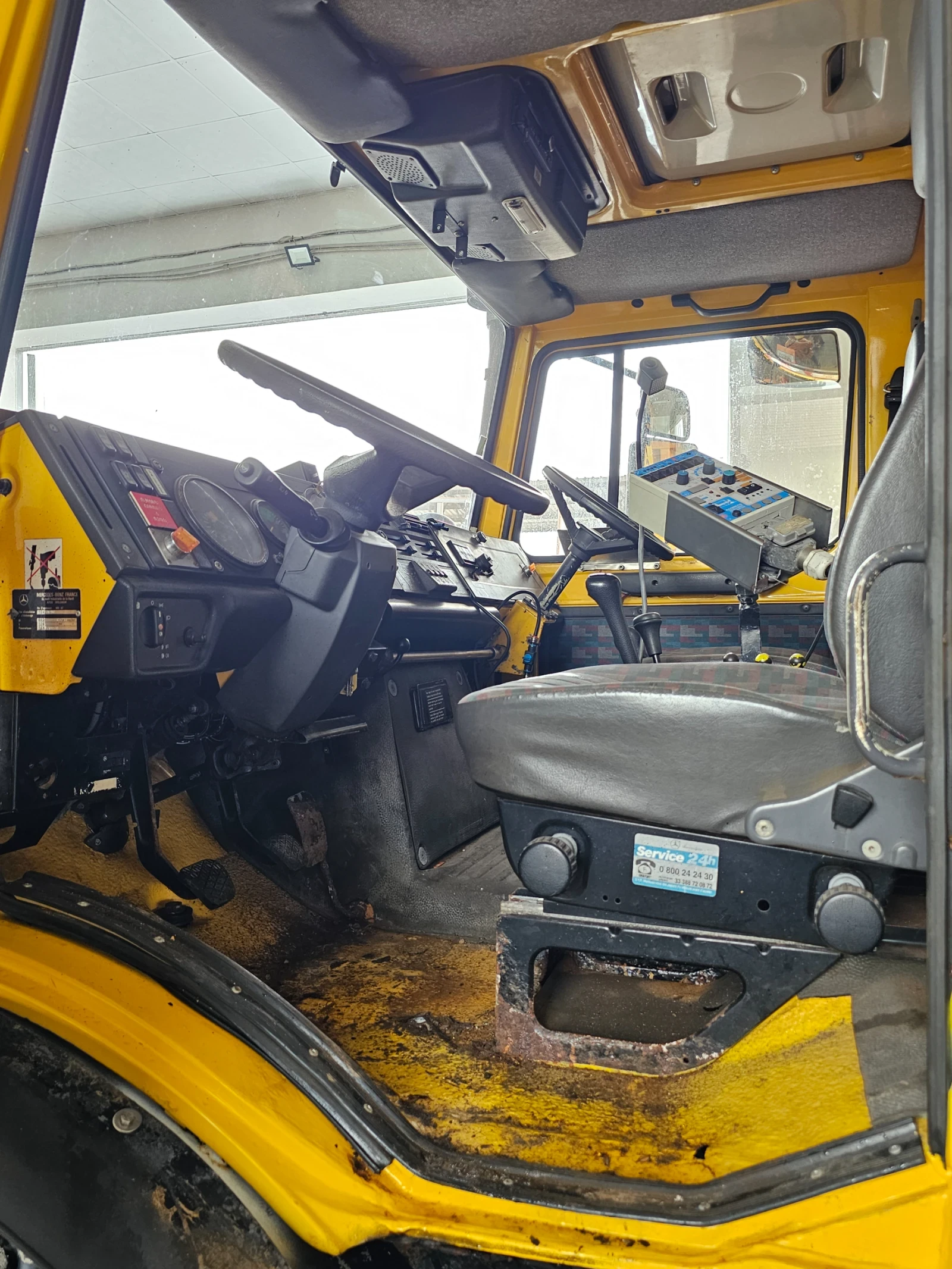 Mercedes-Benz UNIMOG U1650 самосвал снегорин 4х4  - изображение 10